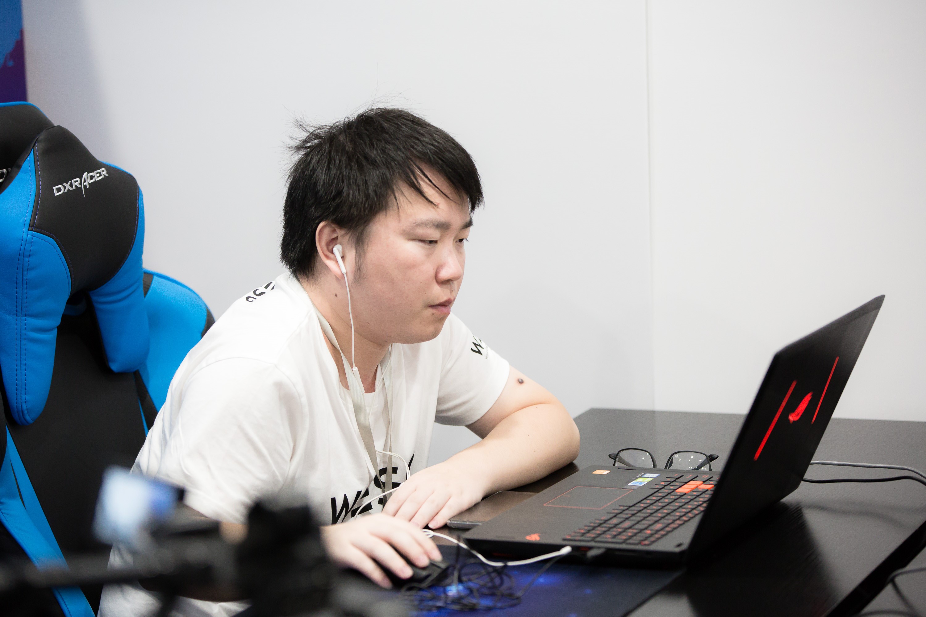 开云体育-LGD翻盘IG，Kanavi关键团战开团秒人鏖战多局淘汰赛，点燃全场激情