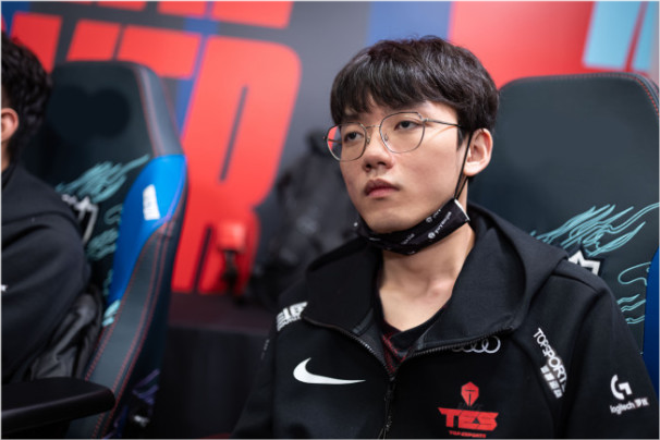 开云官网-PSG轻取BRO，ShowMaker单局斩获MVP宿敌对决半决赛，技惊四座