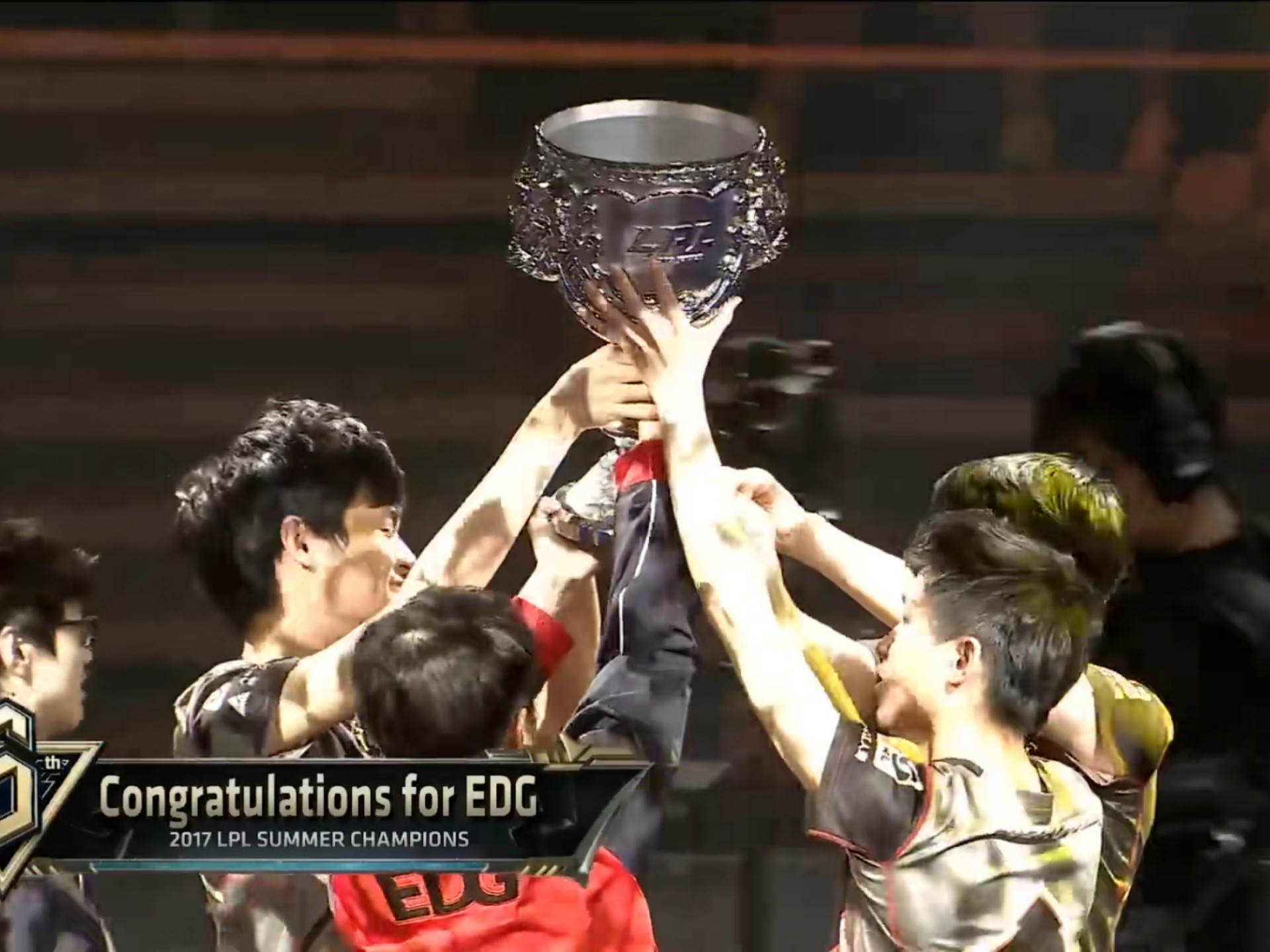 MAD鏖战EDG,ShowMaker单局斩获MVP激烈交锋半决赛,留下经典瞬间 MAD鏖战EDG,ShowMaker单局斩获MVP激烈交锋半决赛,留下经典瞬间