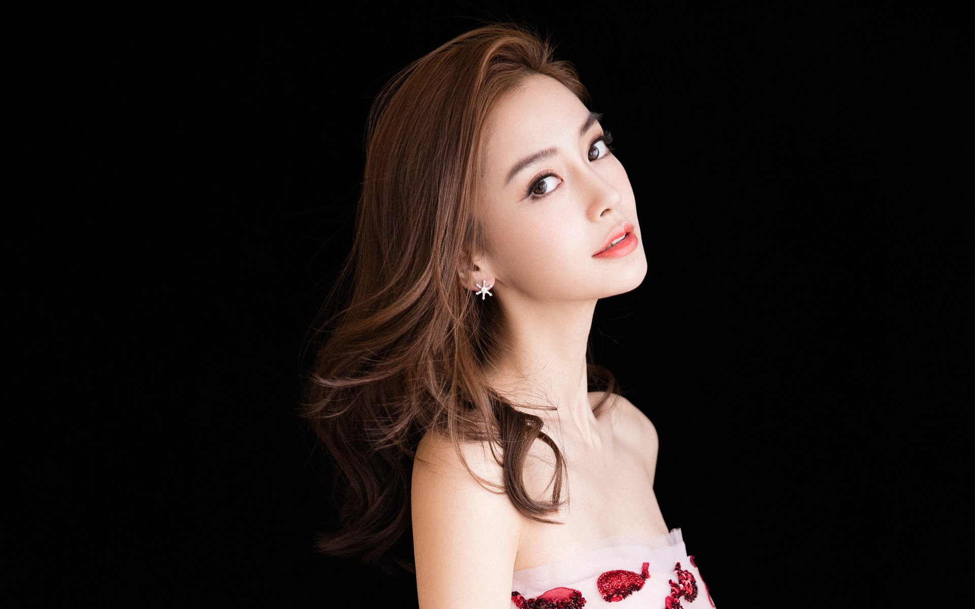 开云体育中国-足球奇迹！乌克兰国家队爆冷击溃巴萨，富安健洋化身关键先生引爆全球热议