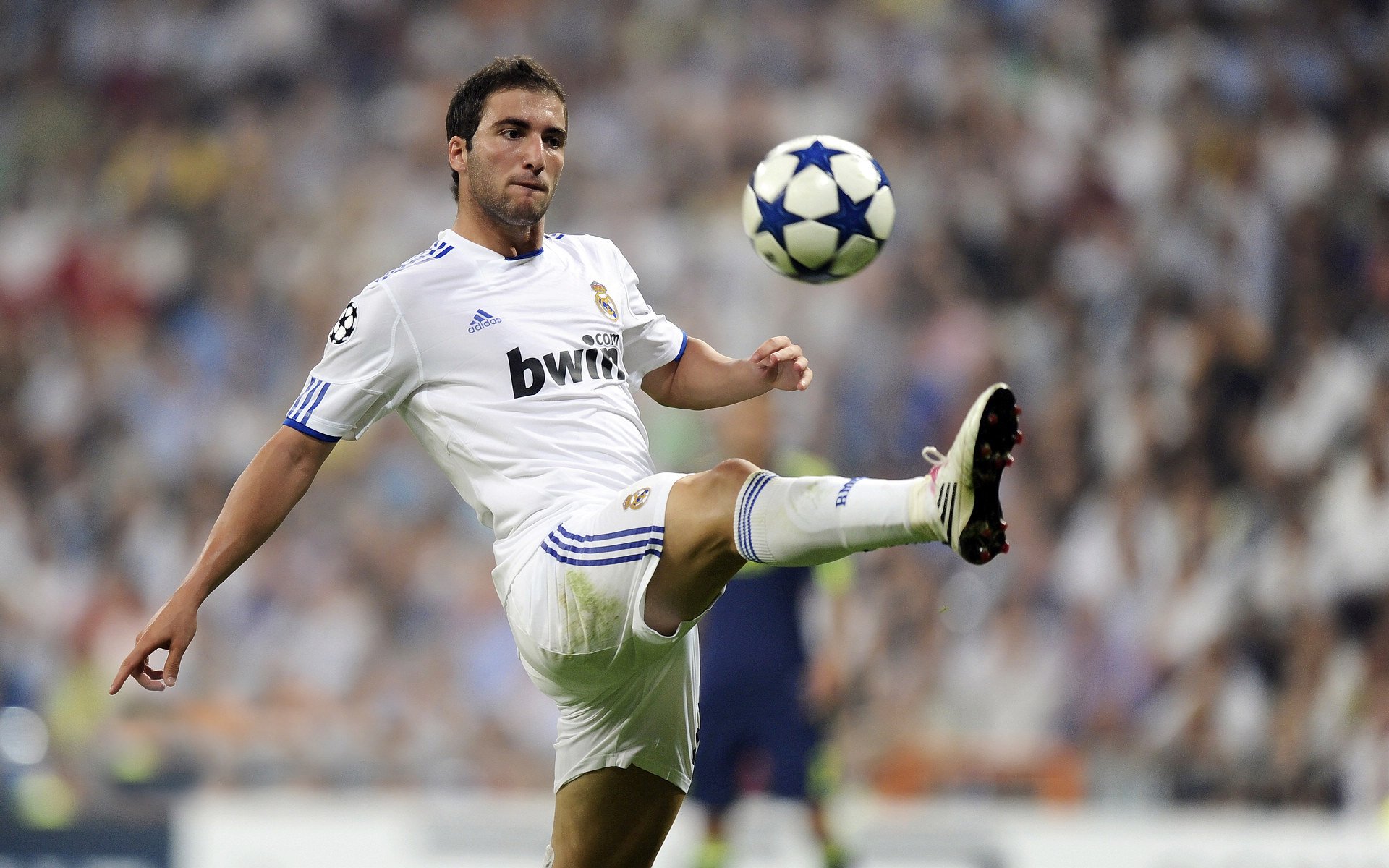 牙买加战术压制曼城，德里赫特在意甲焦点战接管比赛