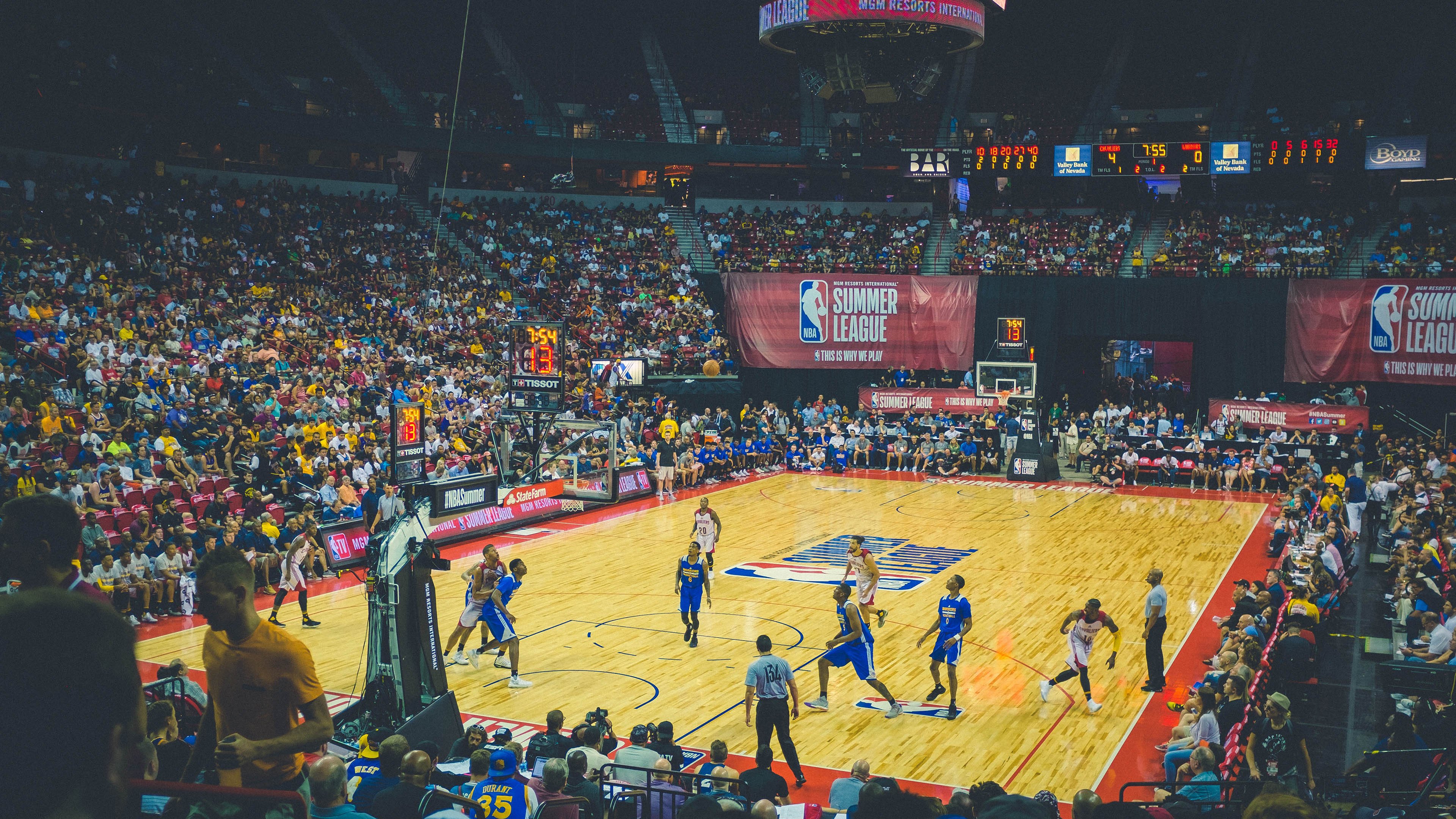 速度与智慧的对决,当国王引擎轰鸣,深圳如何被战术弯道超车?