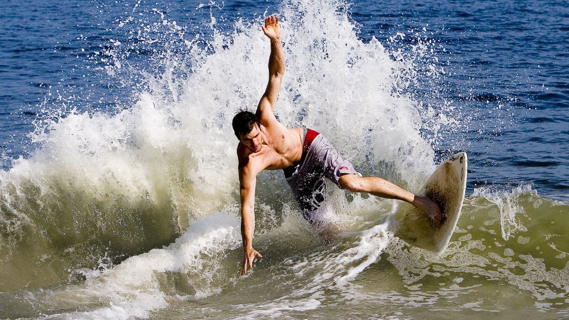 曼城力克丹麦劲旅,李刚仁单骑救主诠释关键先生